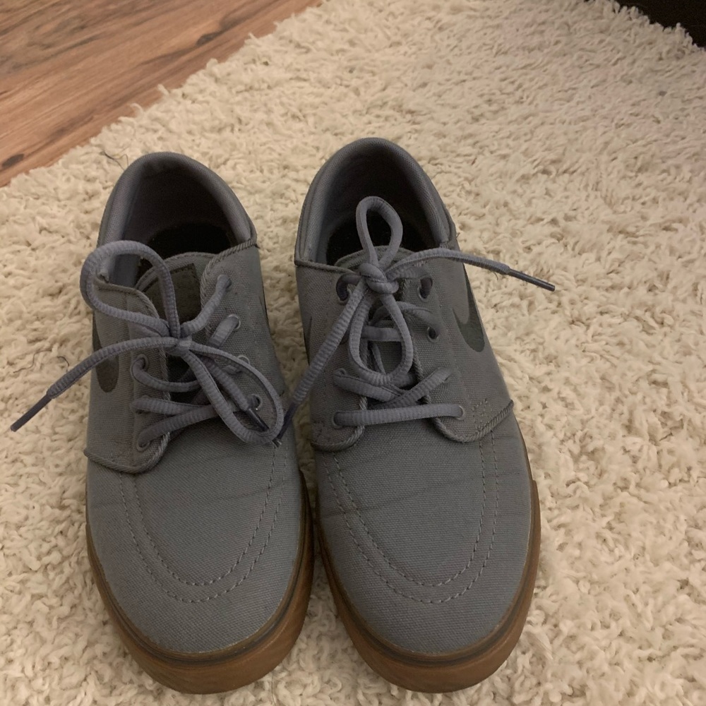 gray nike stefan janoskis